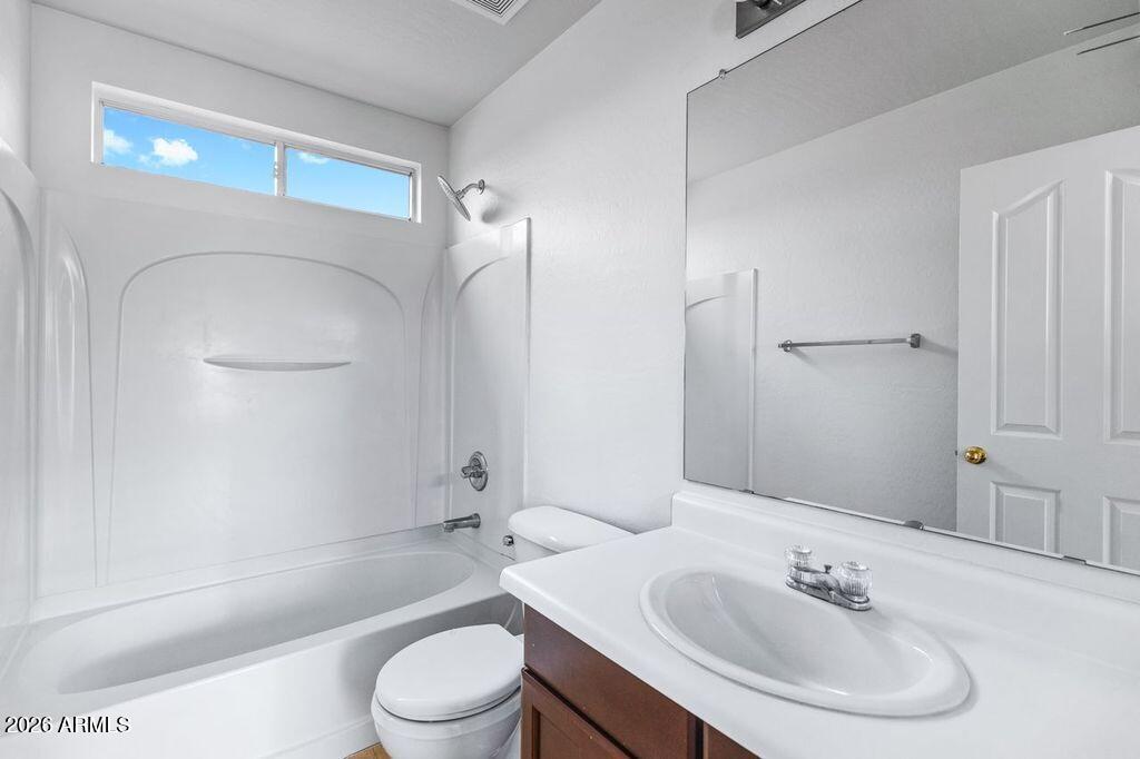 109 W COMMERCE Court