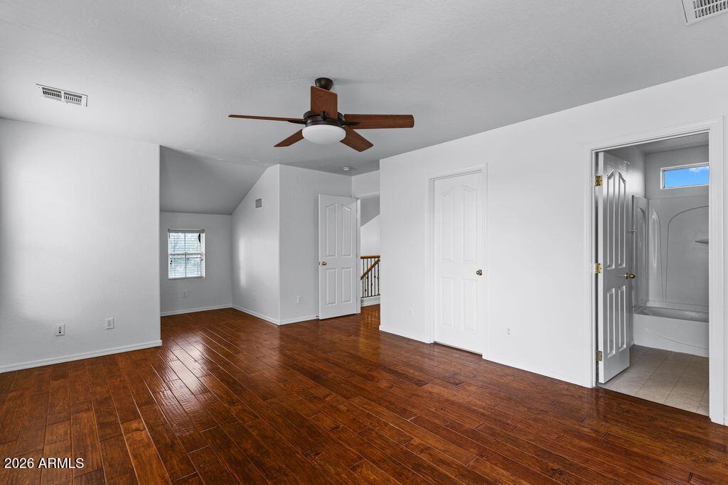 109 W COMMERCE Court