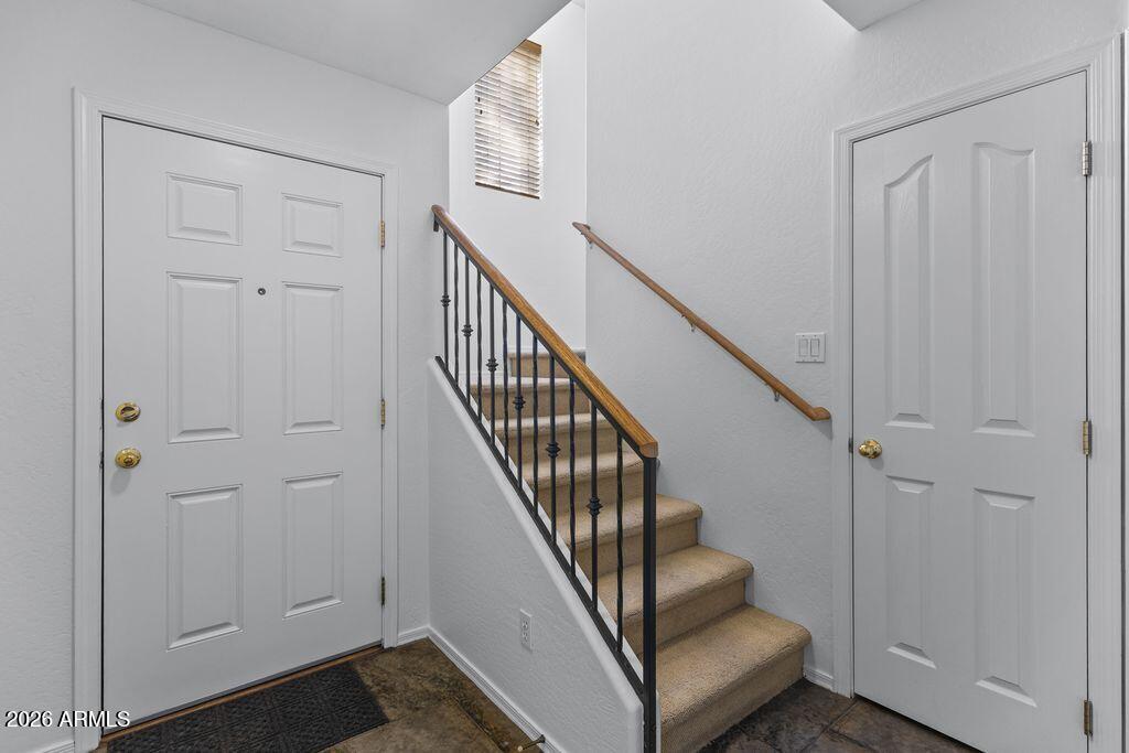 109 W COMMERCE Court