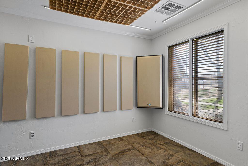 109 W COMMERCE Court