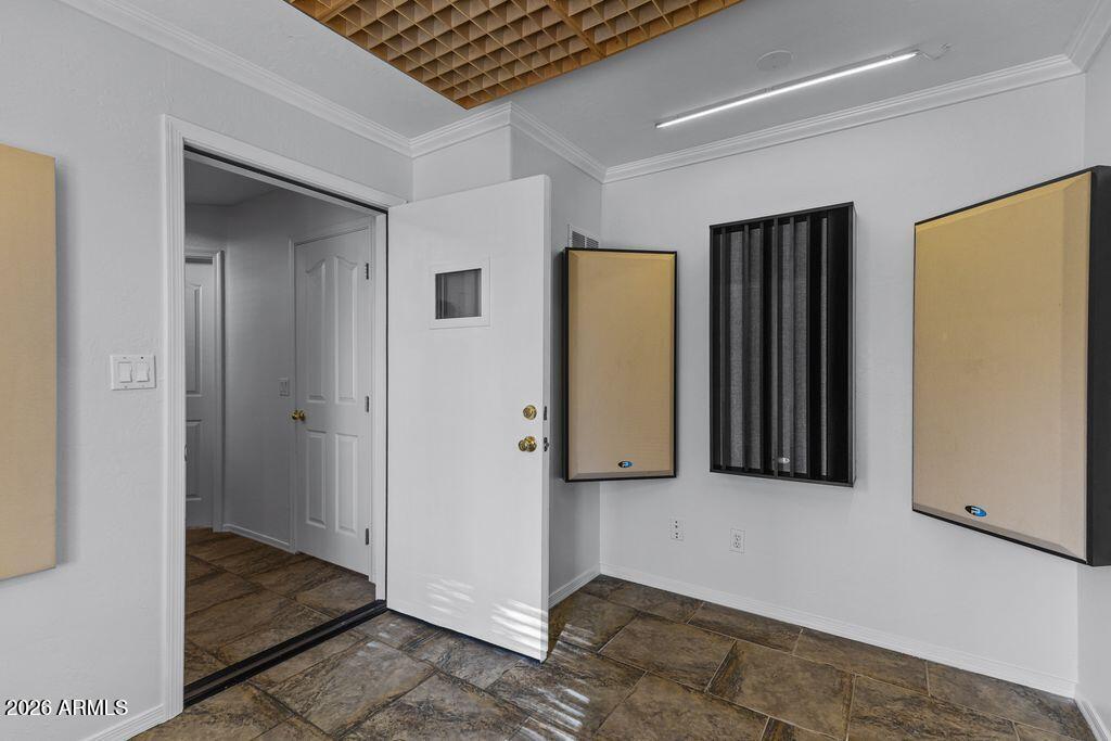 109 W COMMERCE Court