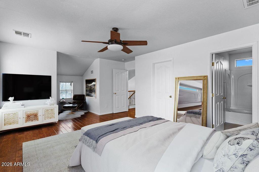 109 W COMMERCE Court