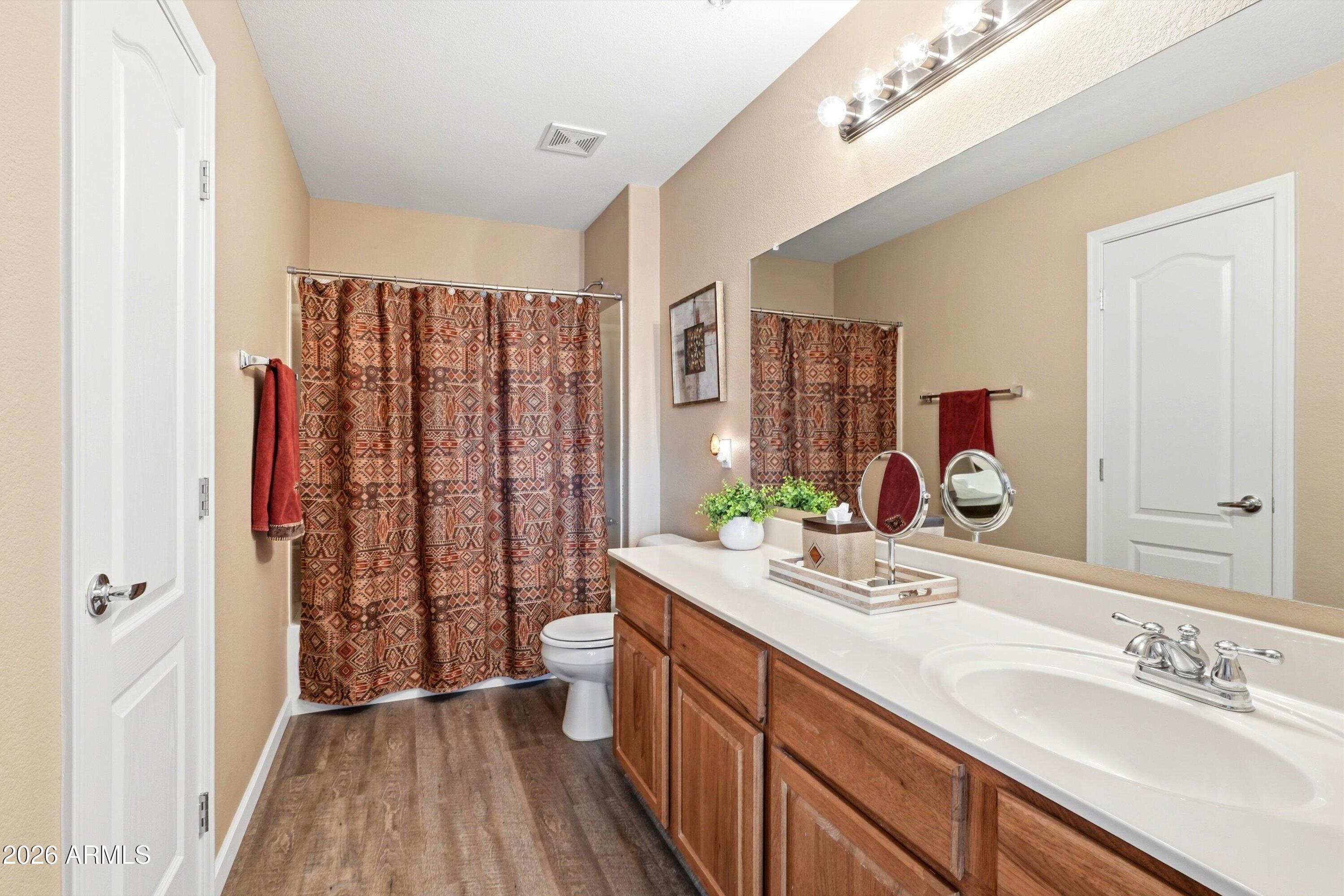 1350 S GREENFIELD Road 1049