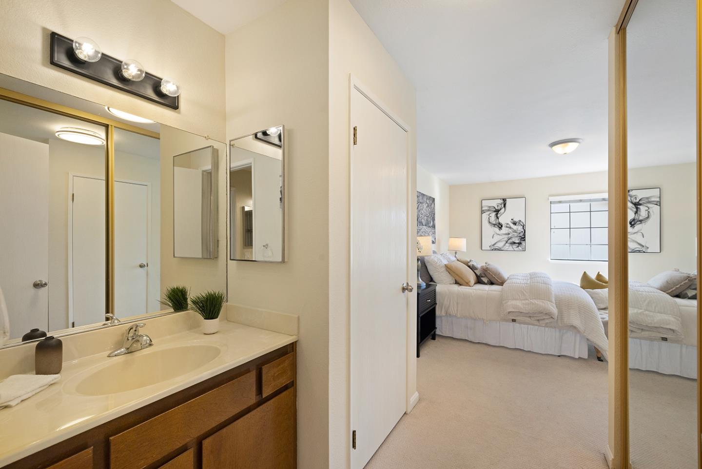 5492 Colony Field DR