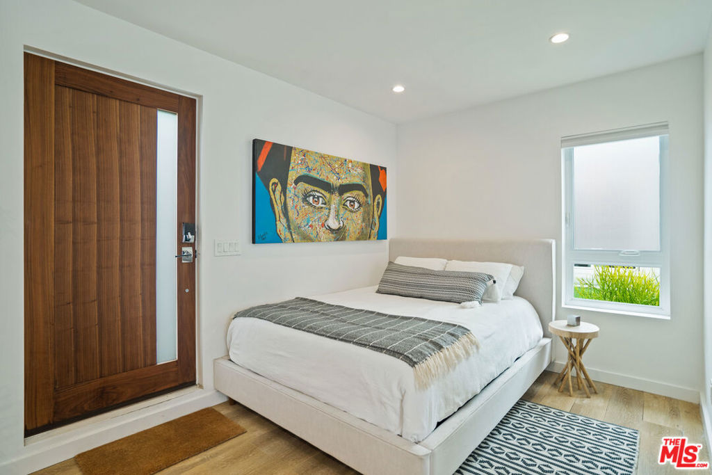 5317 Inglewood Boulevard