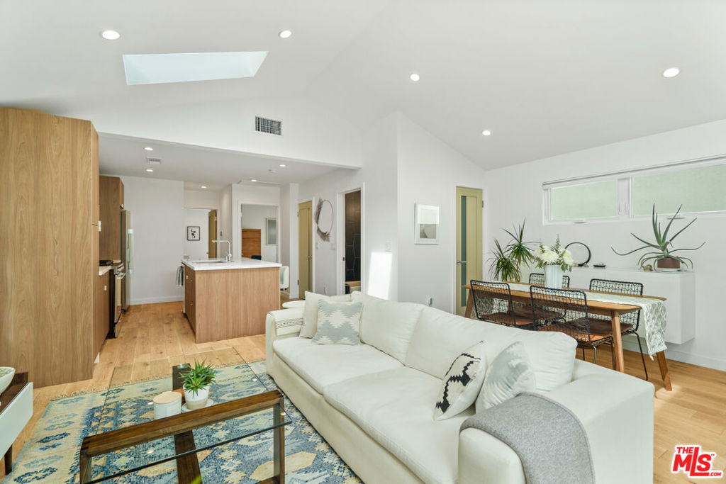 5317 Inglewood Boulevard