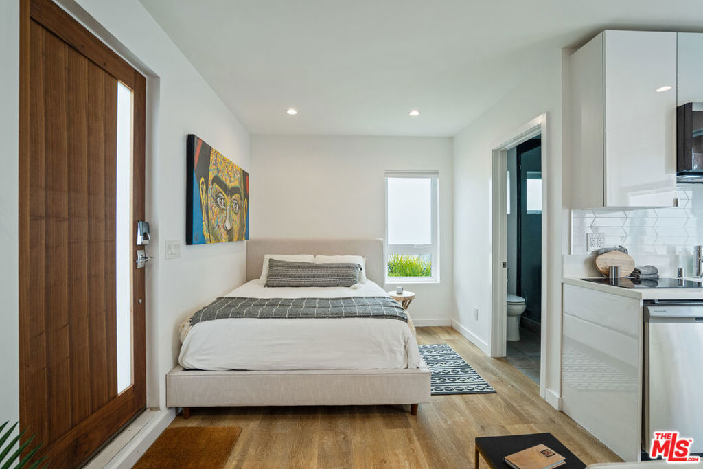 5317 Inglewood Boulevard