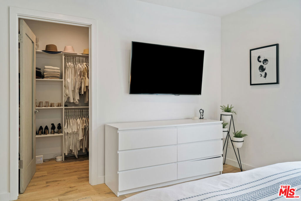 5317 Inglewood Boulevard