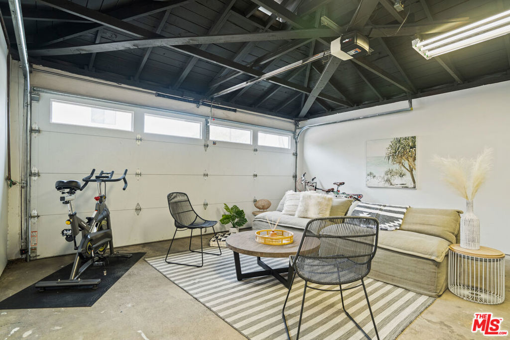 5317 Inglewood Boulevard