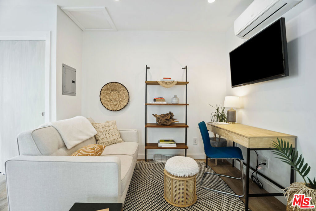 5317 Inglewood Boulevard