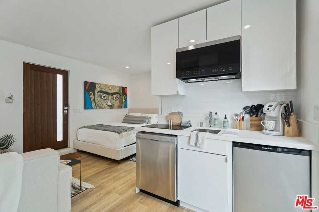 5317 Inglewood Boulevard