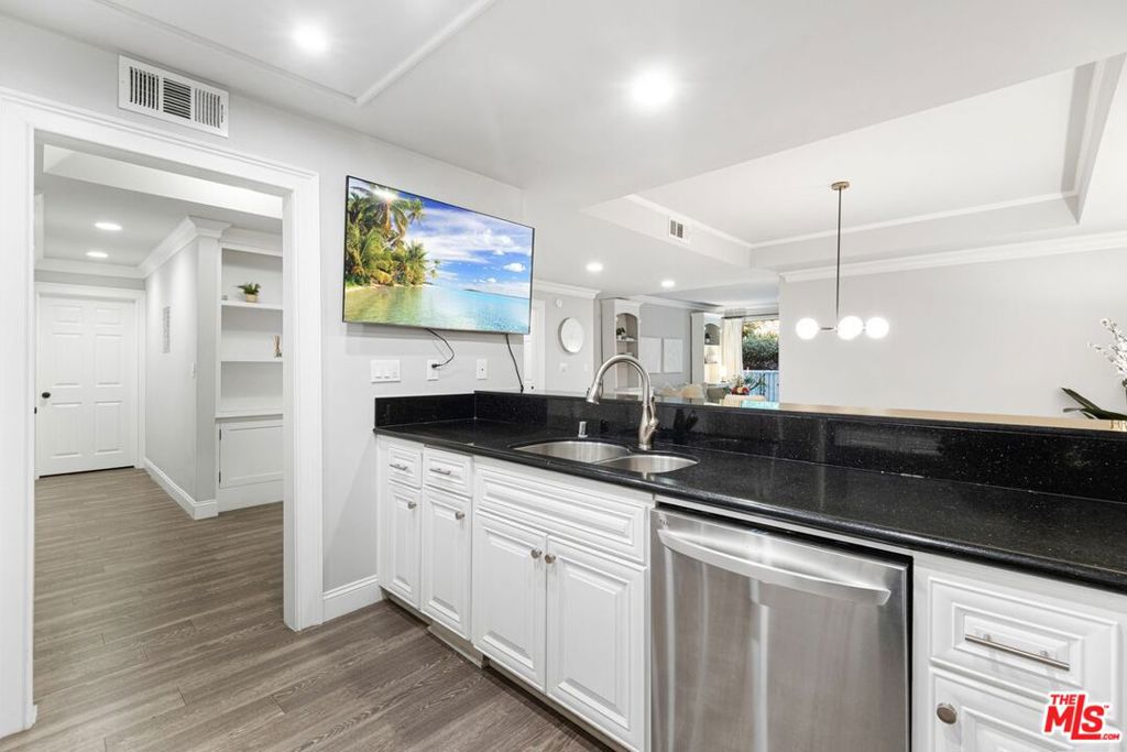 1930 S Beverly Glen Boulevard 204