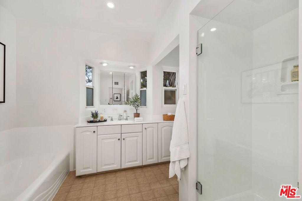 1219 Graynold Avenue