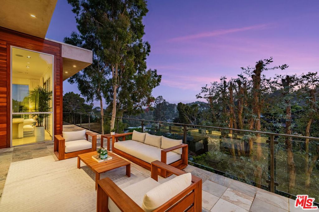 933 Bluegrass Lane