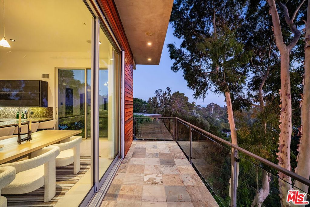 933 Bluegrass Lane