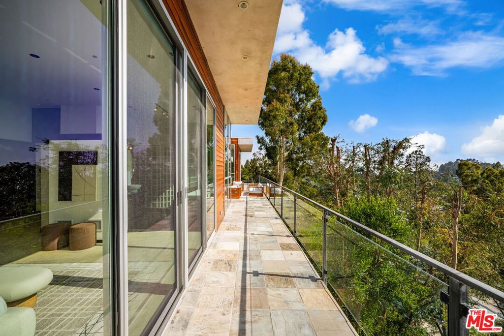 933 Bluegrass Lane