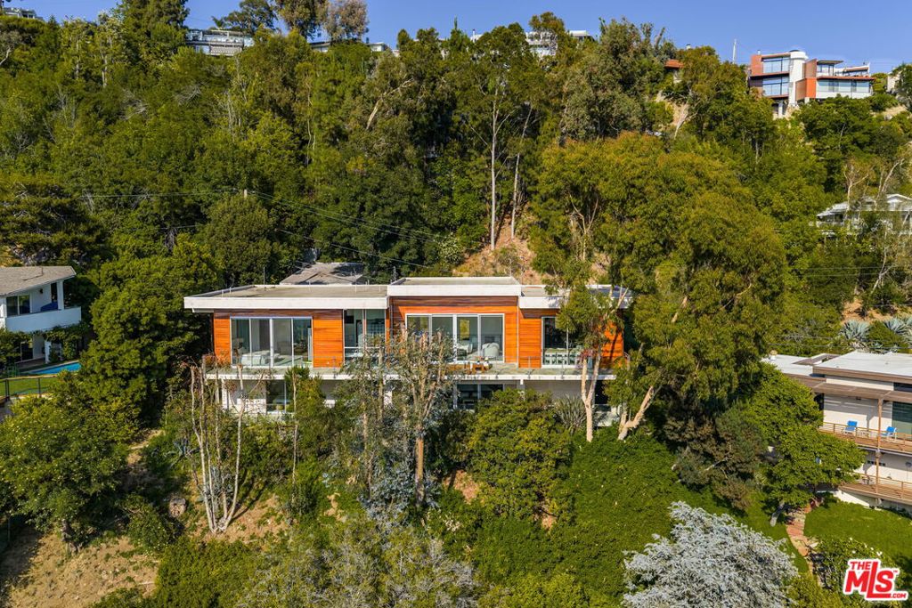 933 Bluegrass Lane