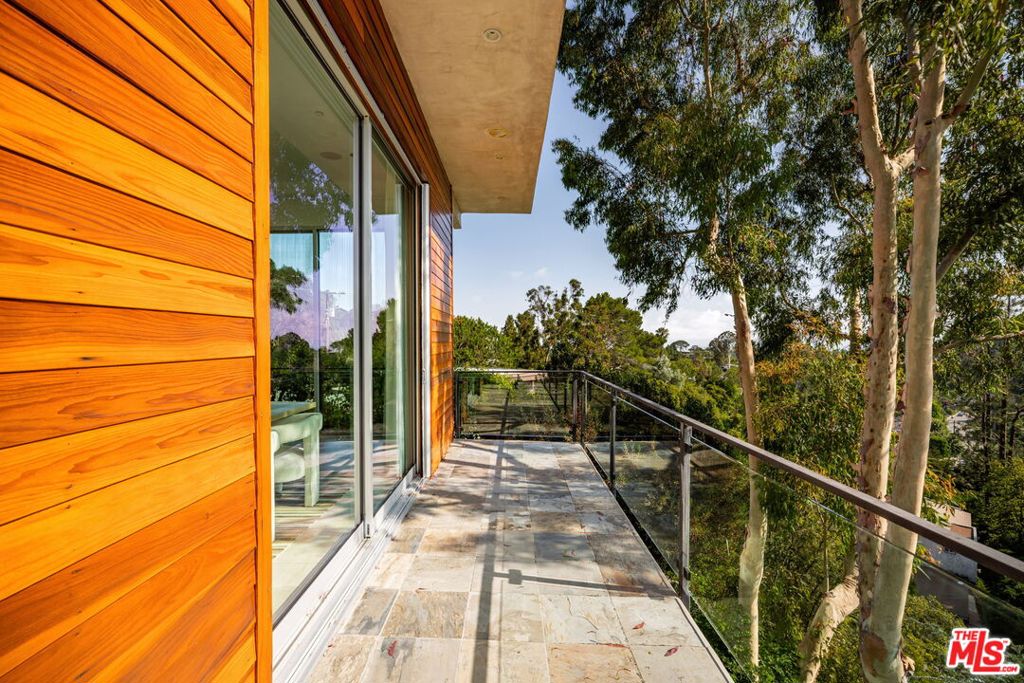 933 Bluegrass Lane