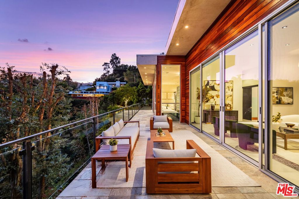 933 Bluegrass Lane