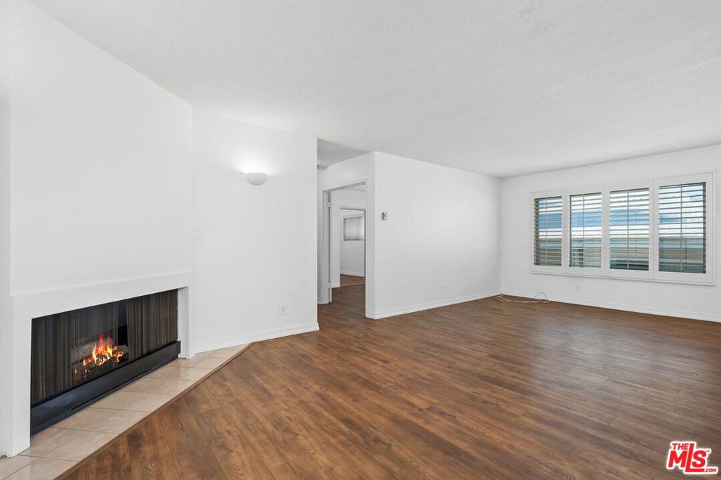 1951 Malcolm Avenue 206