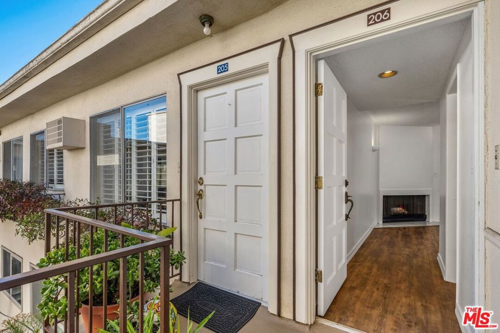 1951 Malcolm Avenue 206