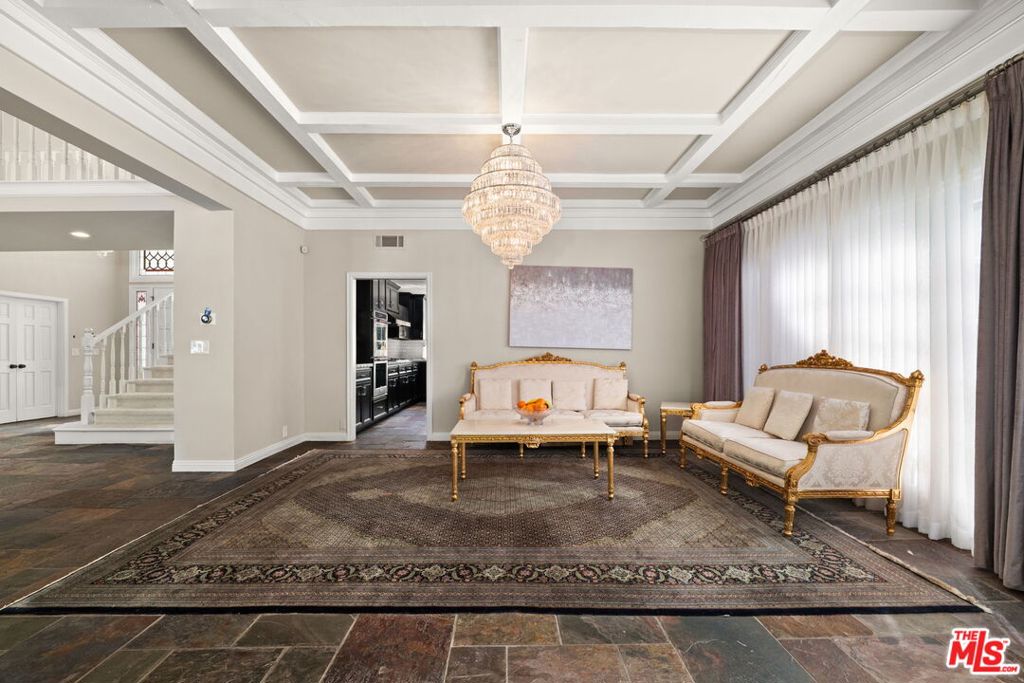 17437 Tarzana Street