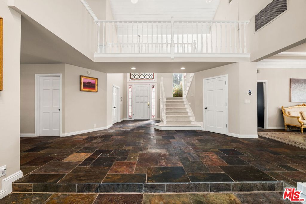 17437 Tarzana Street