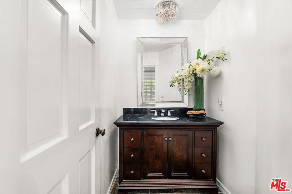 17437 Tarzana Street