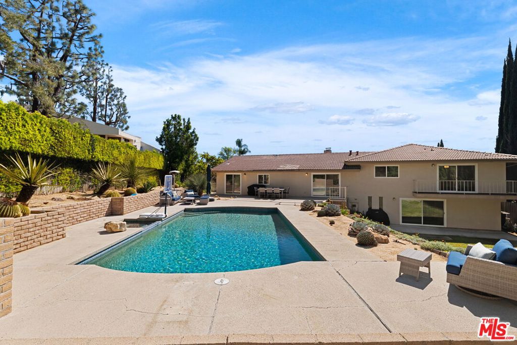 411 Meadowview Drive