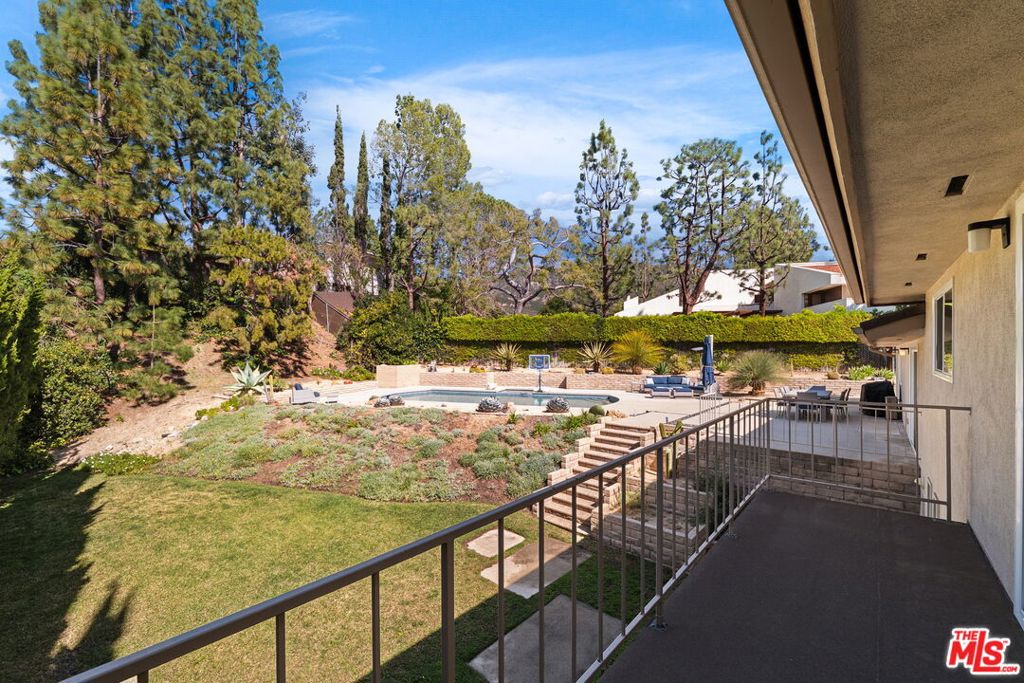 411 Meadowview Drive