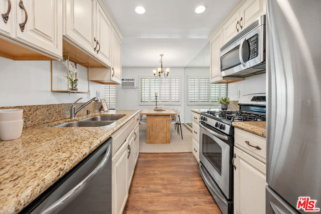 1951 Malcolm Avenue 206