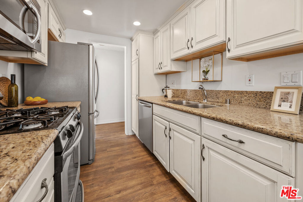 1951 Malcolm Avenue 206