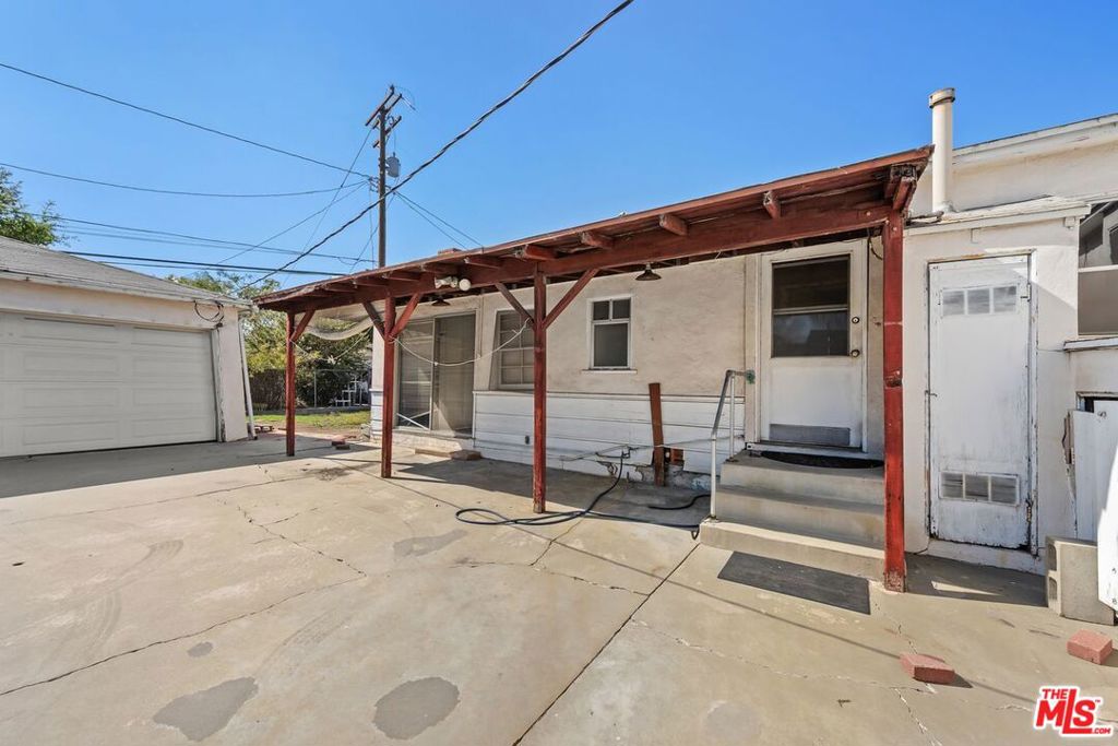 3011 Sentney Avenue