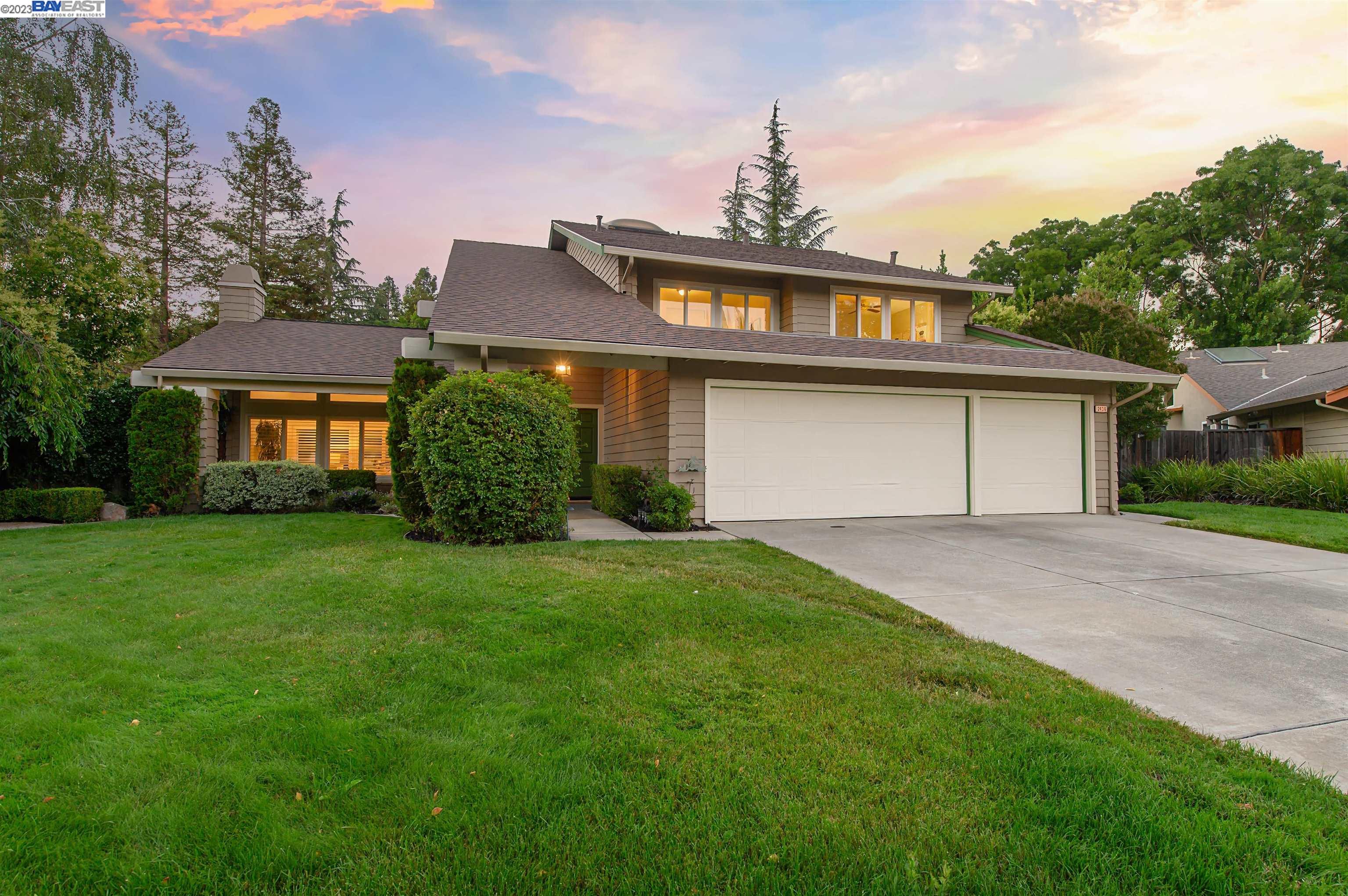 2436 Via De Los Milagros