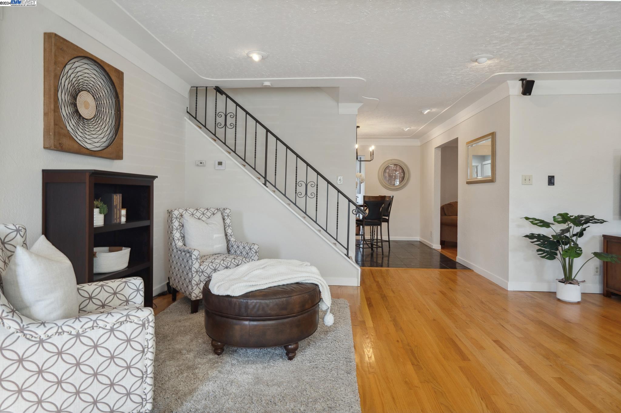 1387 Hillview Dr