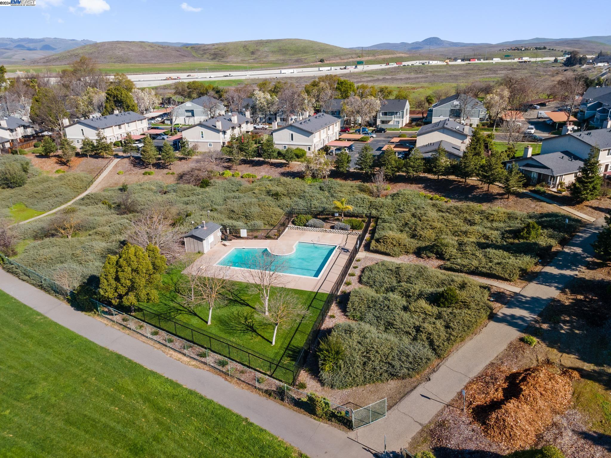 1387 Hillview Dr