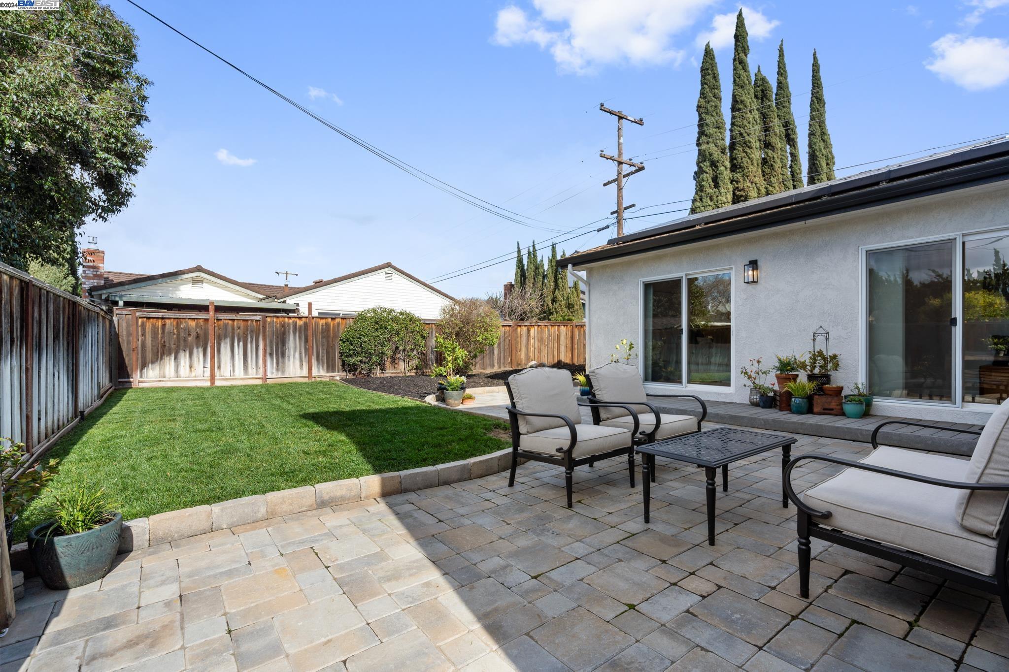 1387 Hillview Dr