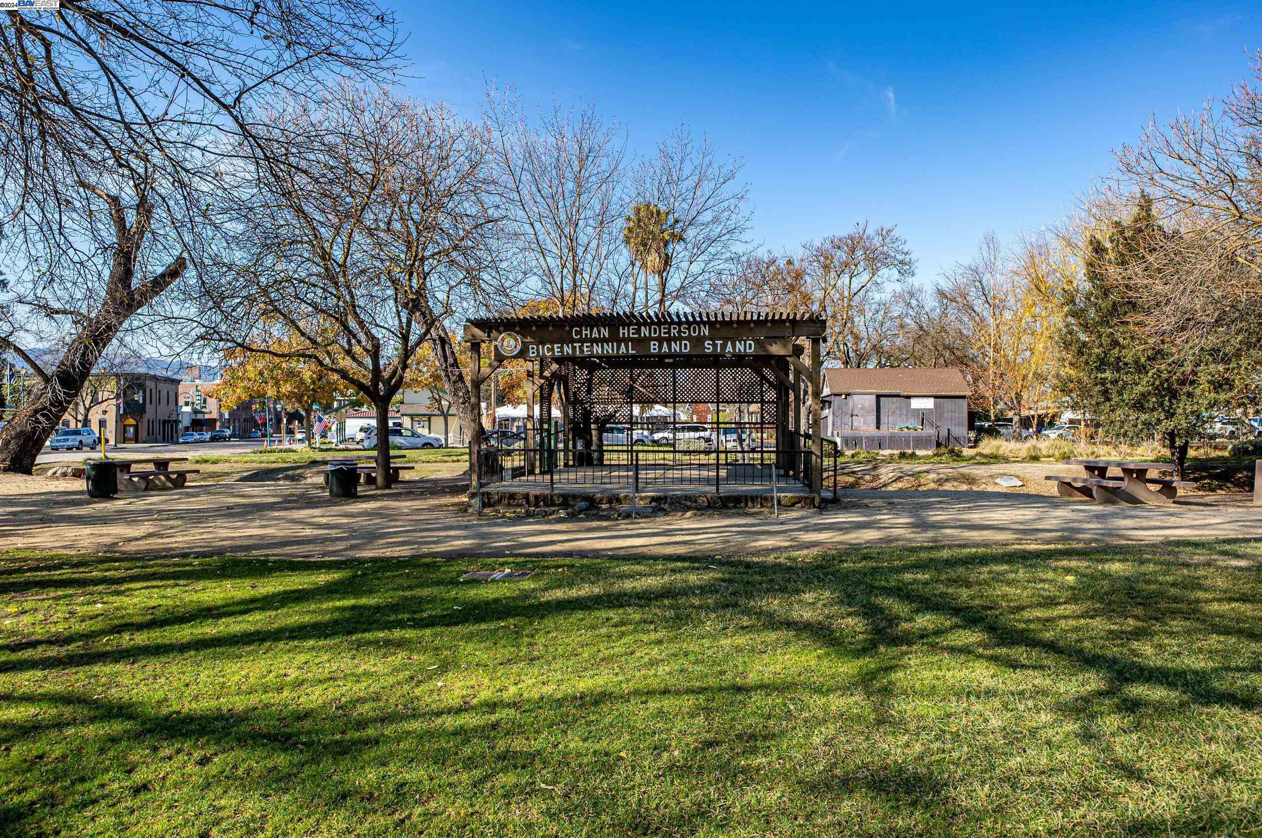 2380 Willet Way