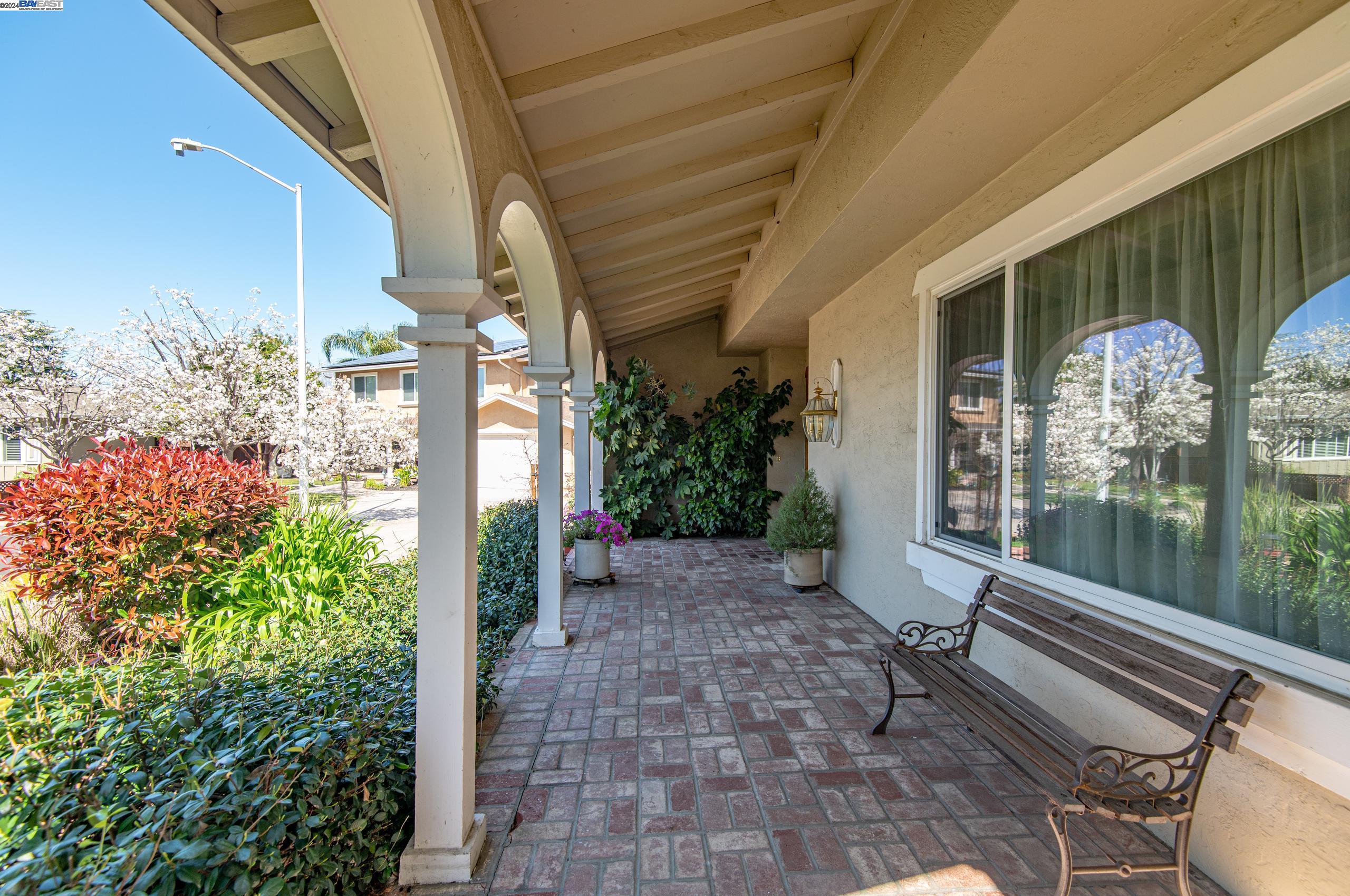 2380 Willet Way