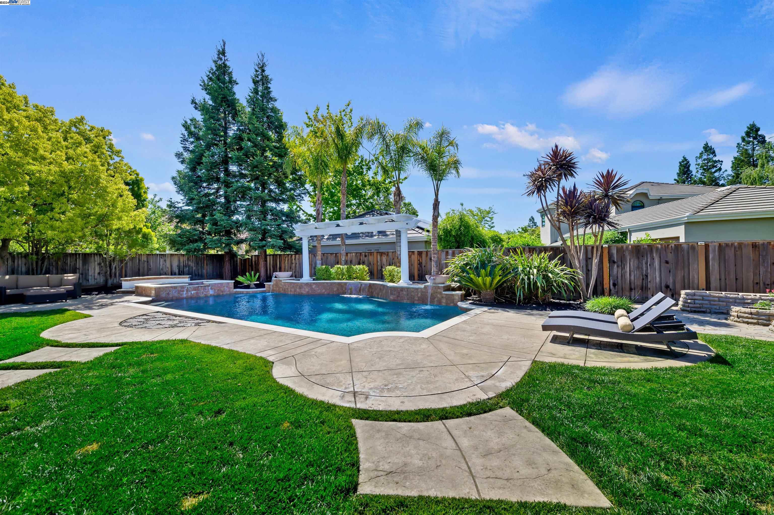 687 Trinity Hills Ln
