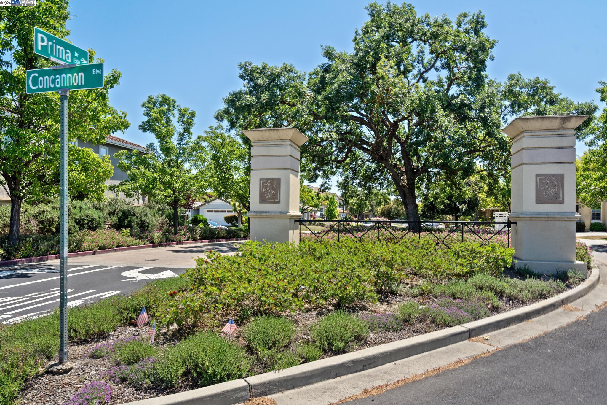 1801 Vetta Dr