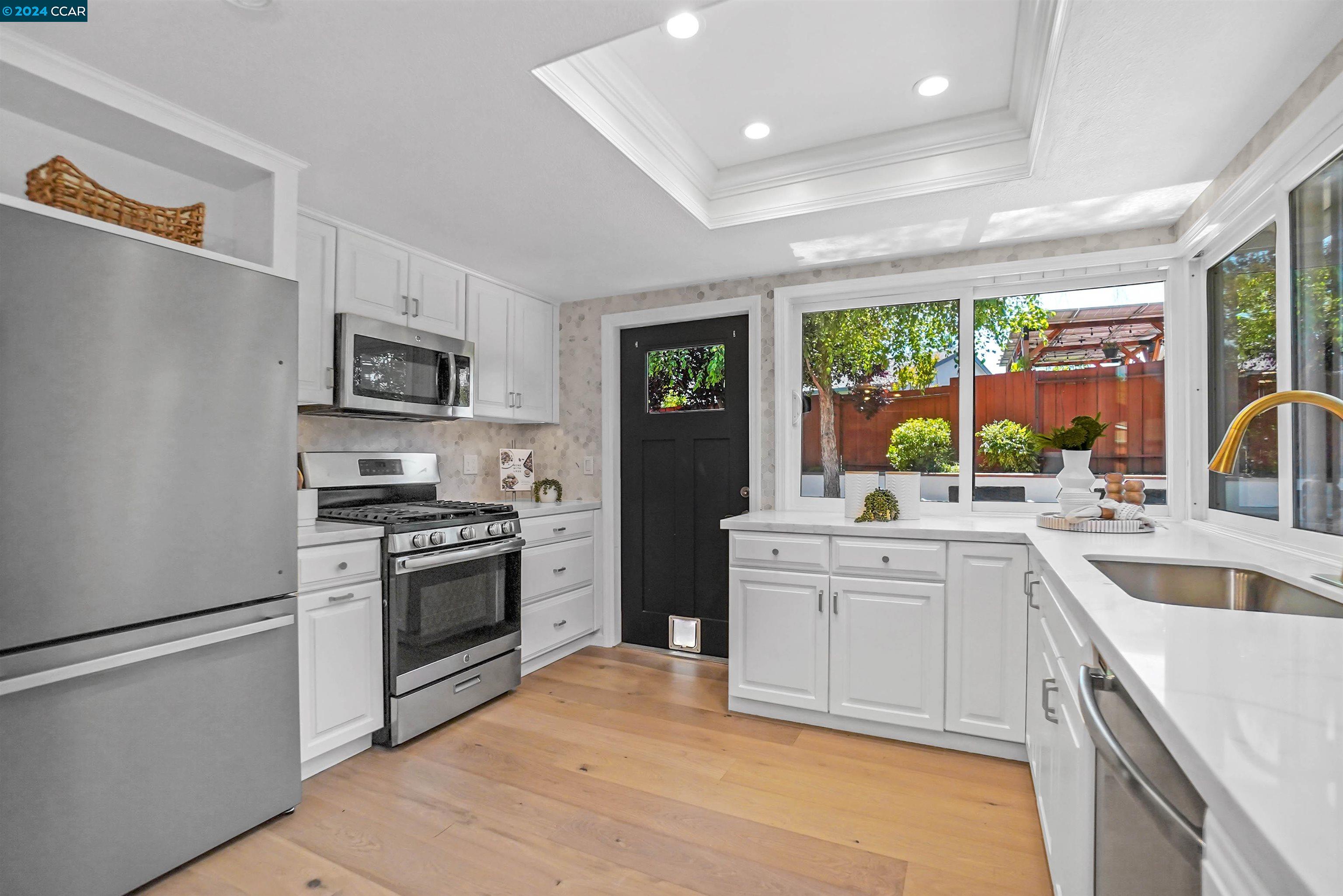 198 Dayton Ct
