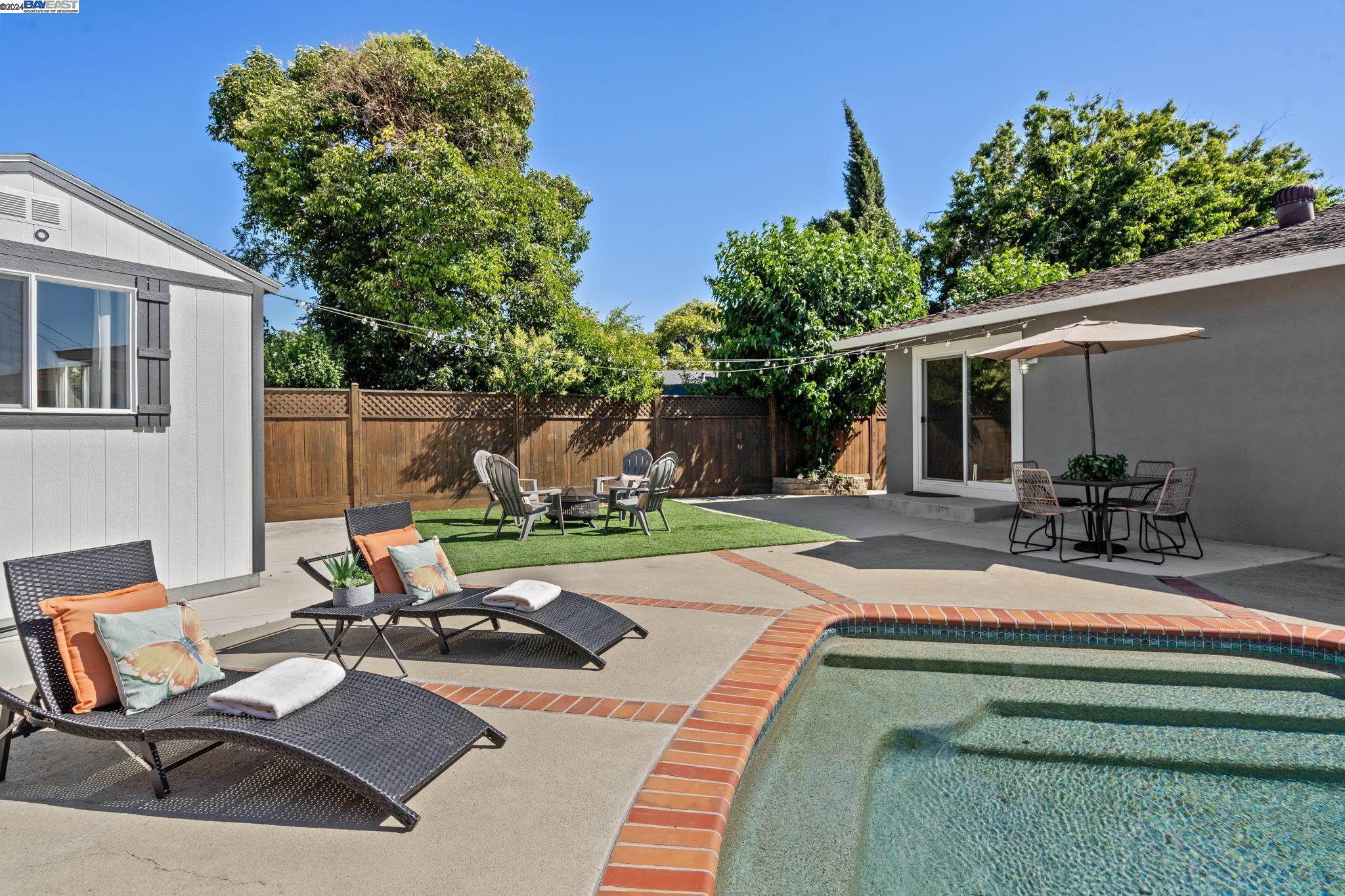 694 Sonoma Ct