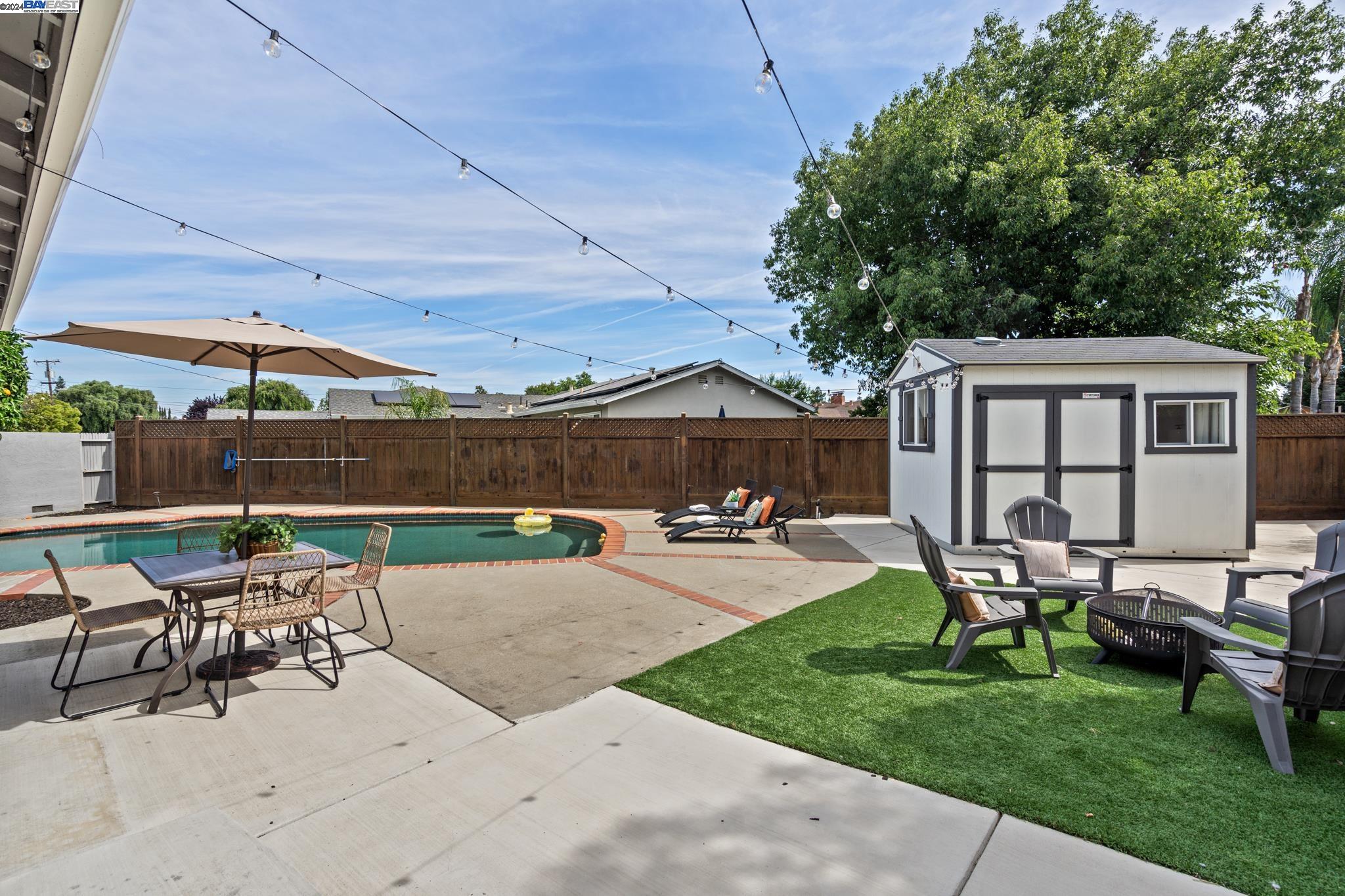694 Sonoma Ct