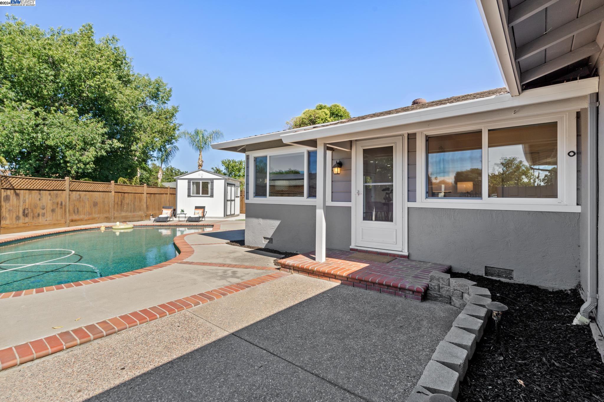 694 Sonoma Ct