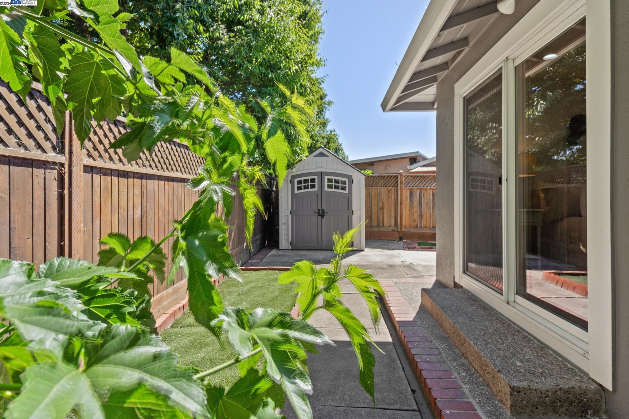 694 Sonoma Ct
