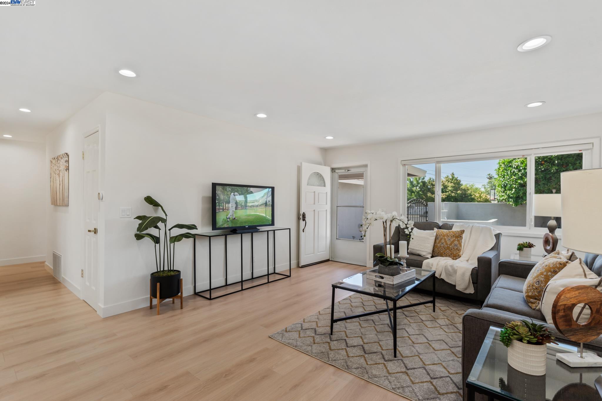 694 Sonoma Ct