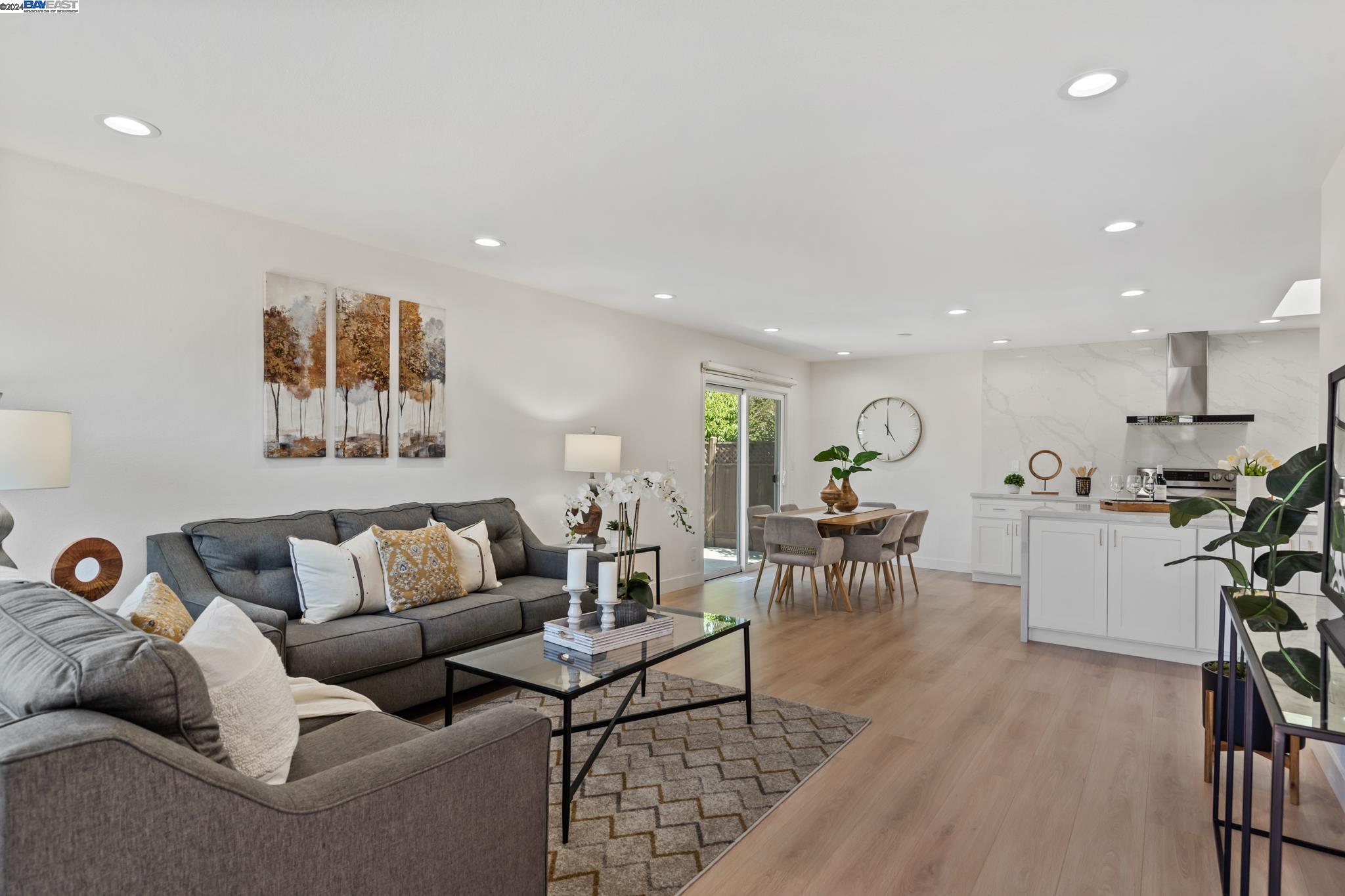 694 Sonoma Ct
