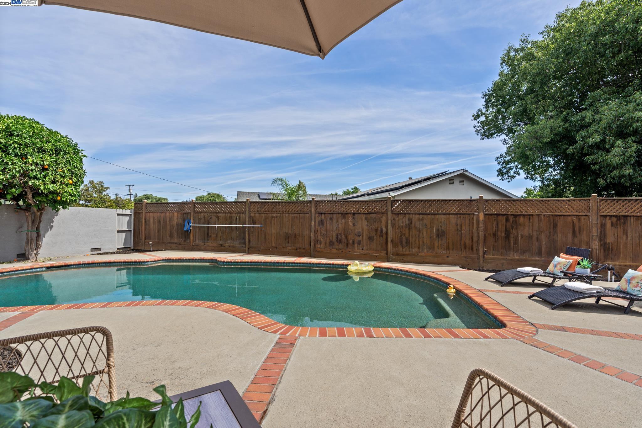 694 Sonoma Ct