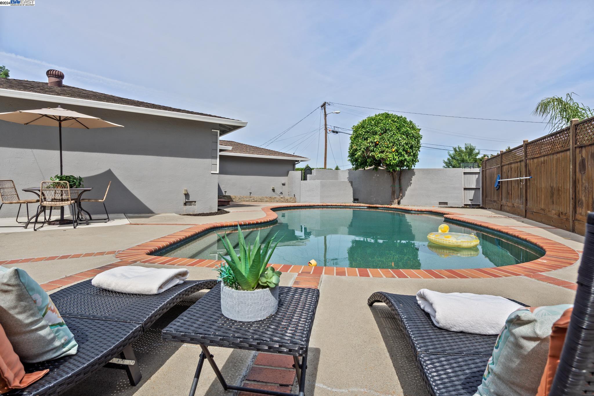 694 Sonoma Ct